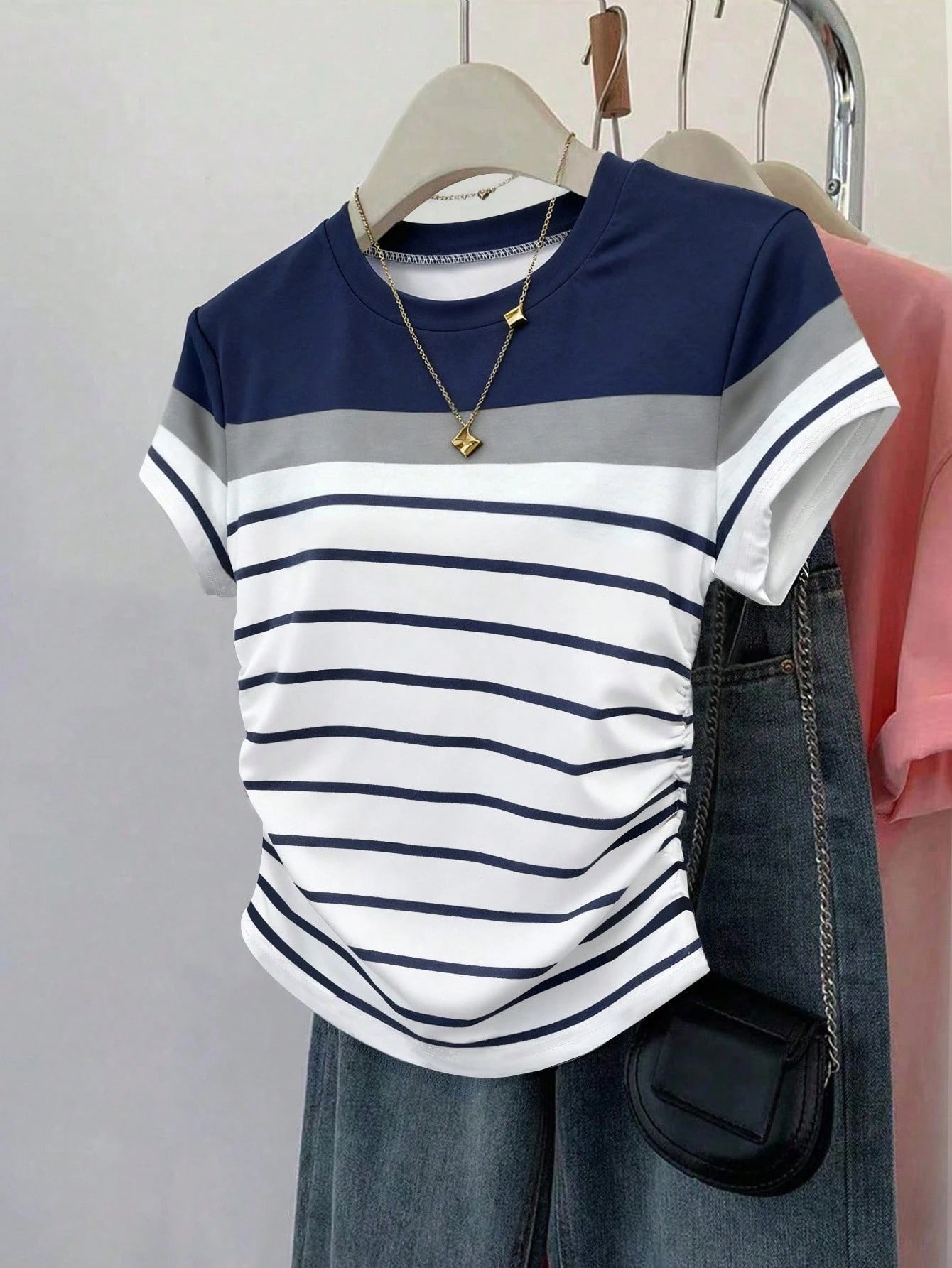 2pcs Womens Striped Short Sleeve T-Shirts Spring Summer Slim Fit Side Ruched Casual Tees Y2K Fitted Going Out Tops Regular Shoulder