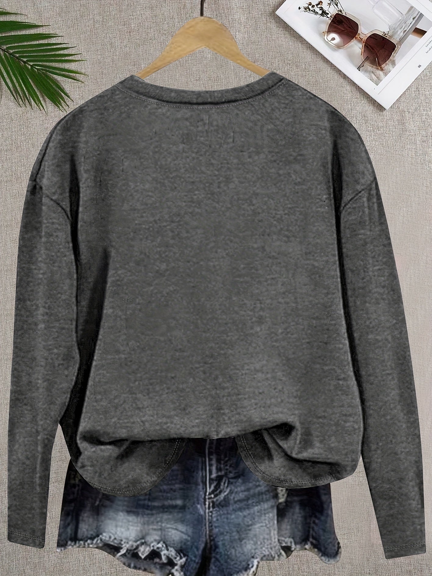 A Set of Five Women'S Long-Sleeve T-Shirts with Heart Letters, Featuring Slogan Prints And a Round Neck, Suitable for Spring, Summer, Autumn, And Winter. This Stylish And Versatile Top Is Perfect for Casual, Elegant, And Retr